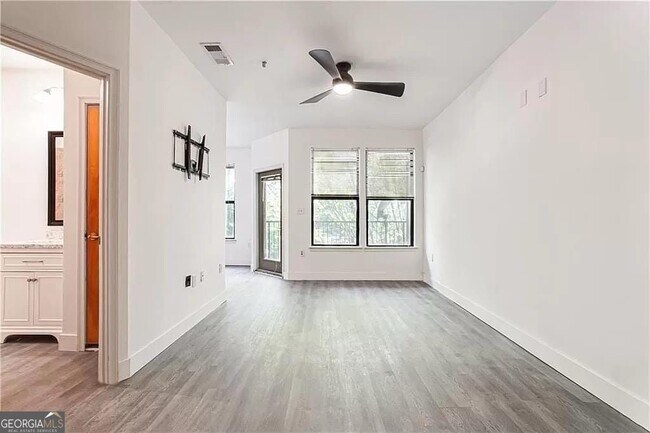 Building Photo - 898 Oak St SW