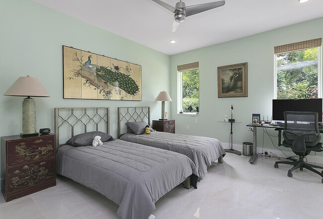 Building Photo - 2701 NE 2nd Ave