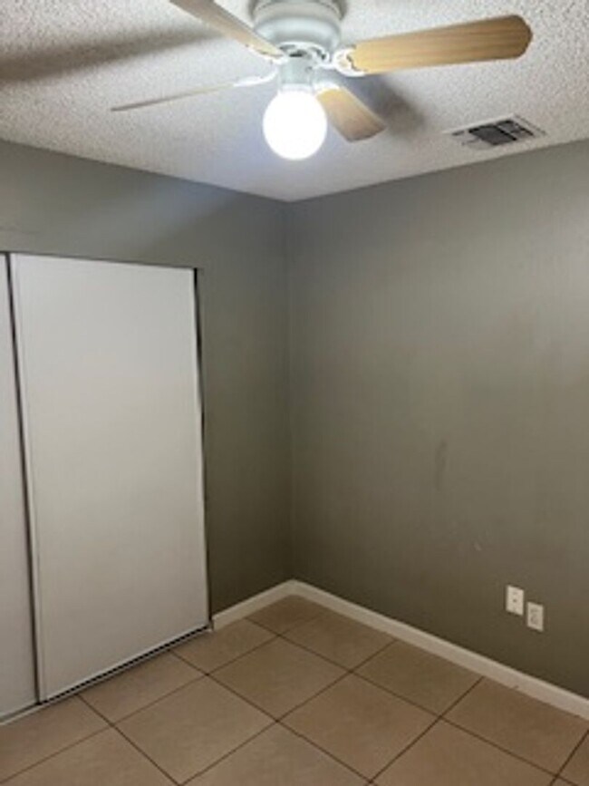 Building Photo - Southwest Bakersfield Home with Pool