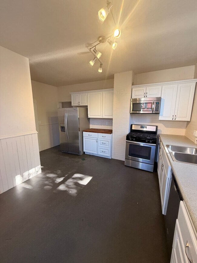 Building Photo - 223 N Alabama St