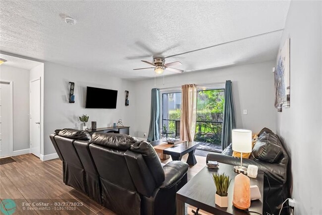 Building Photo - 2753 S Oakland Forest Dr