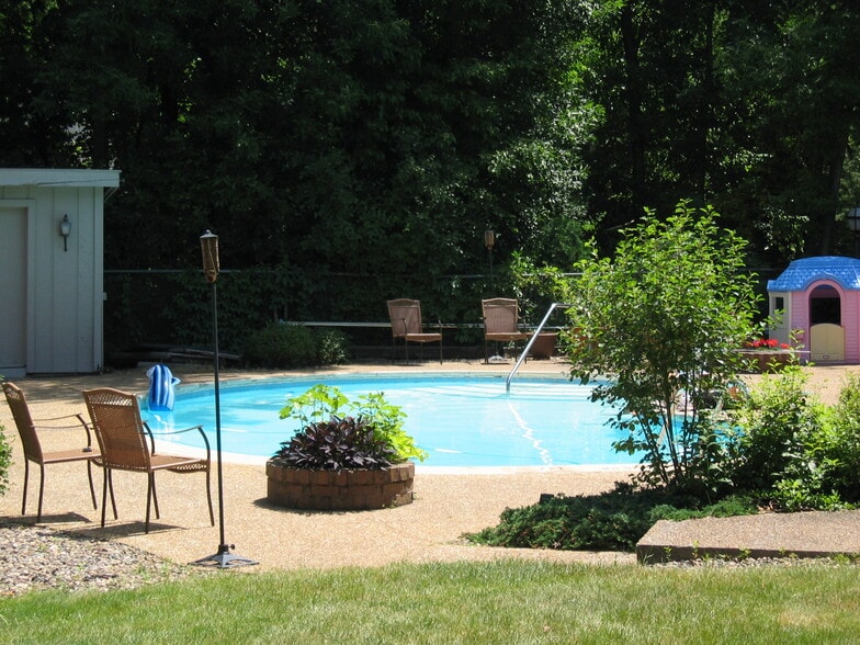 Building Photo - 15240 Marilyn Dr