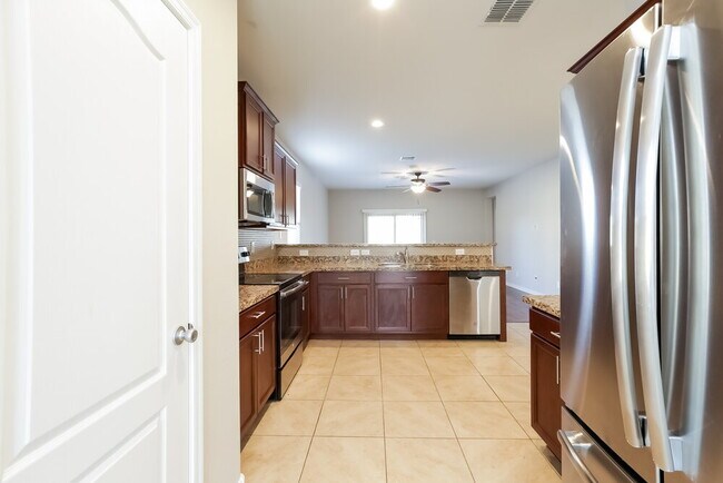 Building Photo - 24656 W Mobile Ln