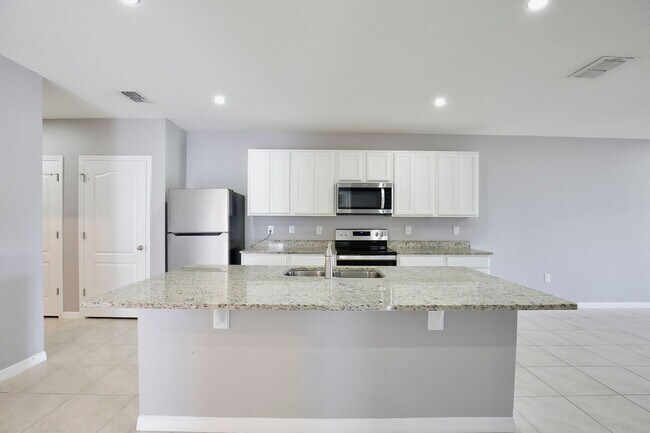 Building Photo - Move-In Ready 2BR/2BA Villa with Den + 2-Car Garage | Lake Nona Adjacent | Suncrest at St. Cloud