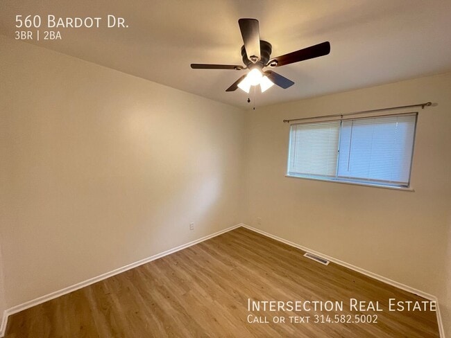 Building Photo - 560 Bardot Dr
