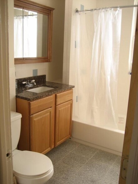 Building Photo - 190 Highland St