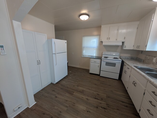 Building Photo - 213 Arbor St