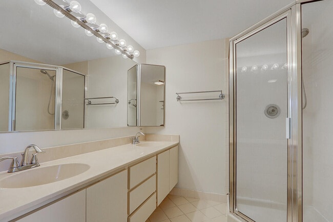 Building Photo - 3026 30th Ct