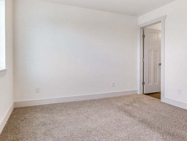Building Photo - 110 Parkview Ct