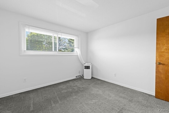 Building Photo - 330 Draper Ave