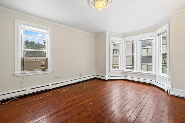 Building Photo - 465 W Fountain St