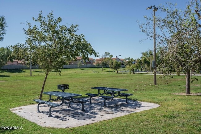 Building Photo - 6820 S Roosevelt St