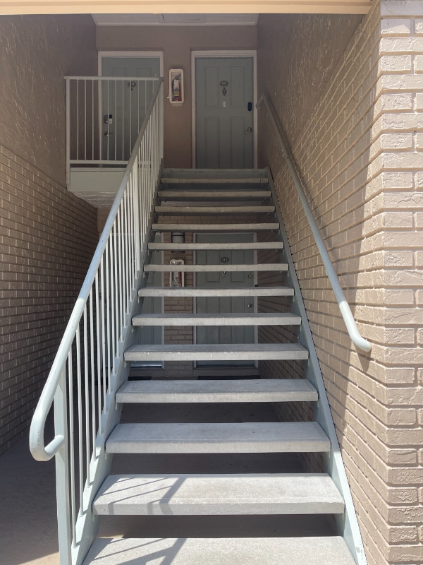 Building Photo - 7210 N Manhattan Ave