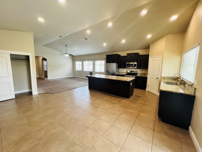 Building Photo - 9223 Oak Garden Ln