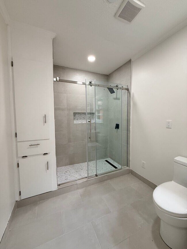 Building Photo - Recently Remodeled | Spacious Open Layout | Move-In Ready