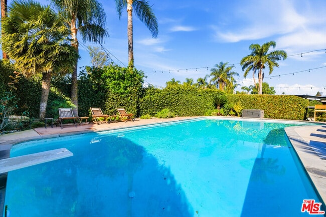 Building Photo - 22428 Victory Blvd