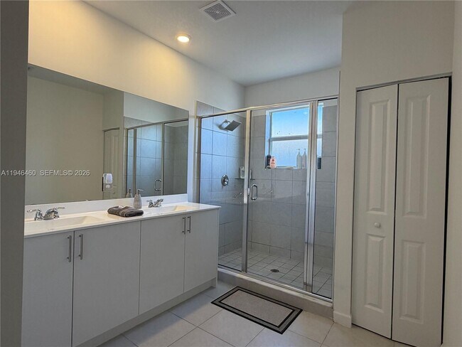 Building Photo - 145 SW 184th Ave