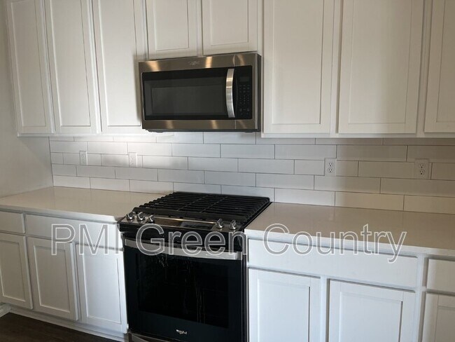 Building Photo - 425 S Buffalo St