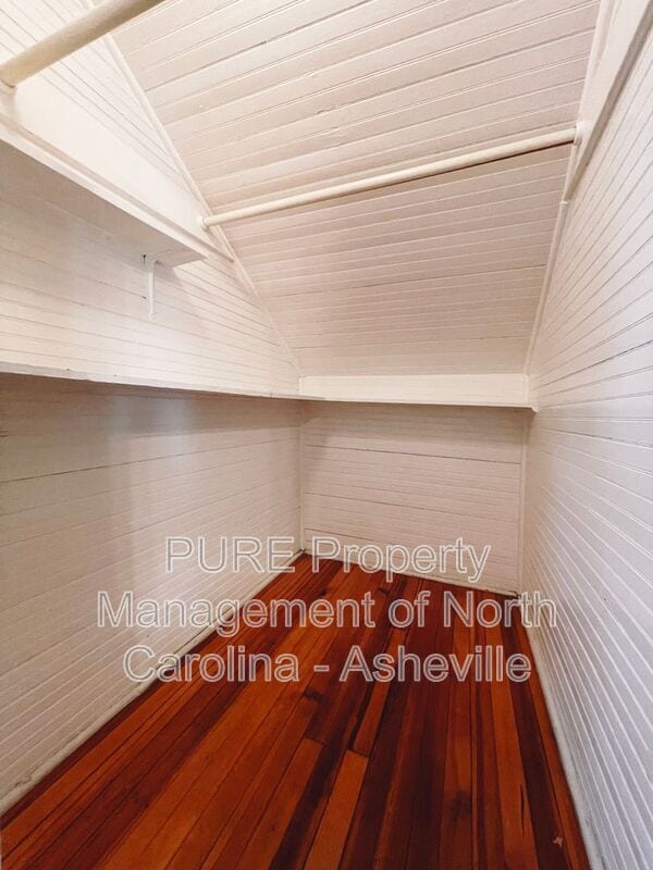 Building Photo - 114 Hillside St