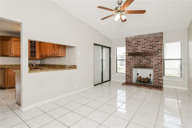 Building Photo - 820 E Flag Ln