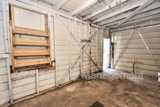 Building Photo - 1015 27th St
