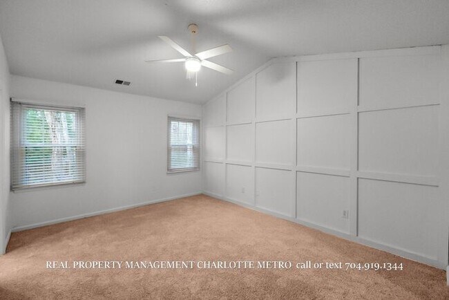 Building Photo - Charming HOME in Prime South Charlotte Location!