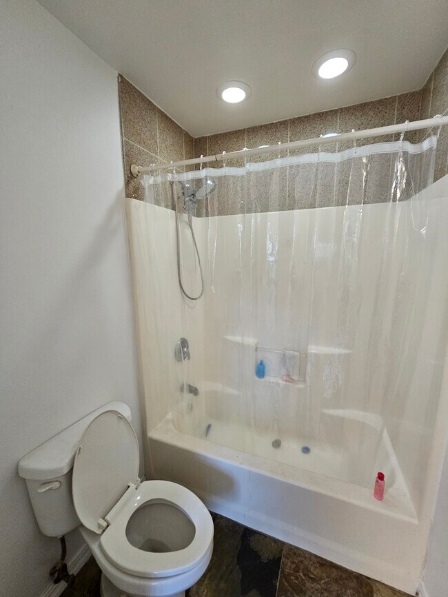 Building Photo - 15-1817-1817 14th Ave