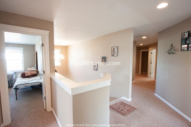 Building Photo - Beautiful Five Bedroom Craftsman Style Home in Molalla!