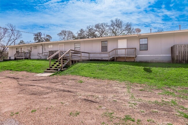 Building Photo - 626 University Ave