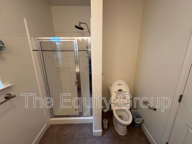 Building Photo - 144 E Reese Ave