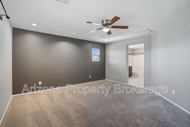 Building Photo - 2258 S Buckaroo Trail
