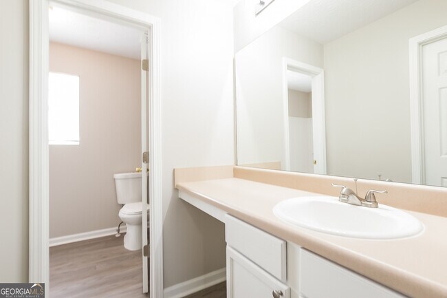 Building Photo - 35 Summer Breeze Ct
