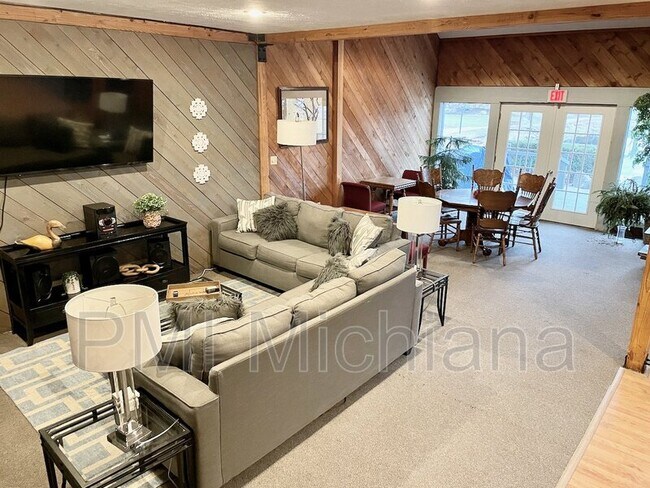 Building Photo - 18120 N Stoneridge Dr
