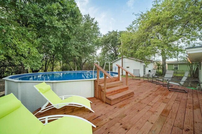 Building Photo - 1919 Puritan Dr