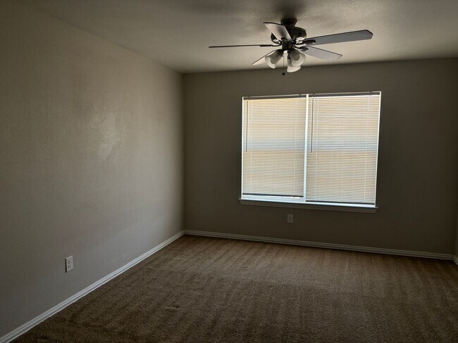 Building Photo - 1402 Park Pl