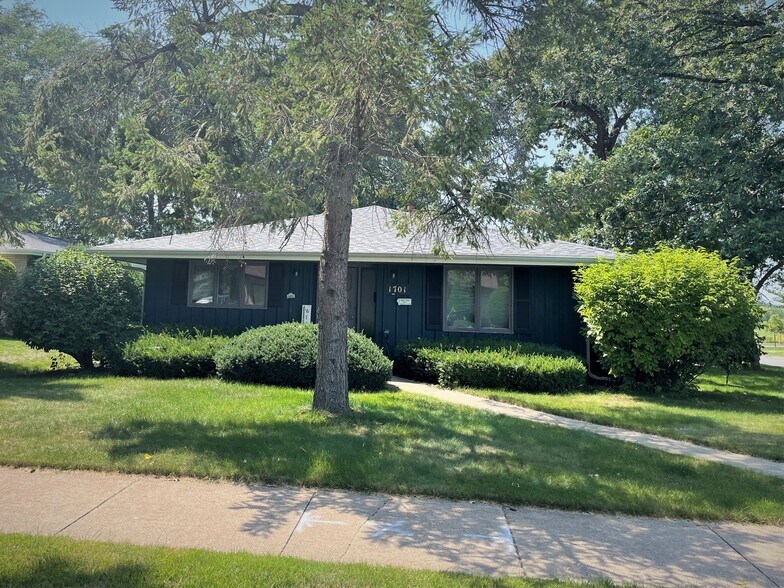 Building Photo - 1701 Elka Ln