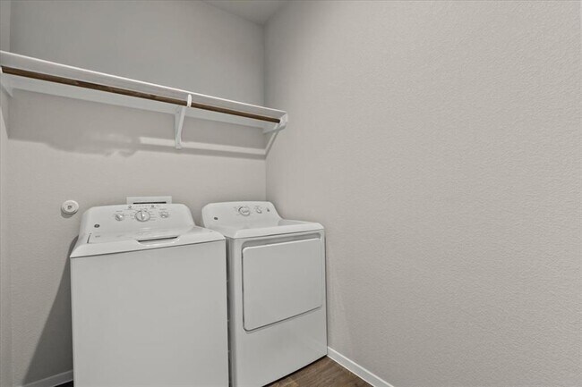 Building Photo - 1296 Teychas Dr