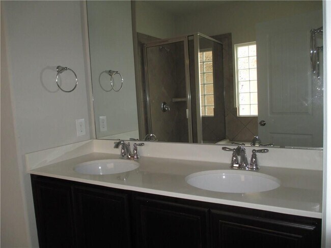 Building Photo - 1704 Willow Vista