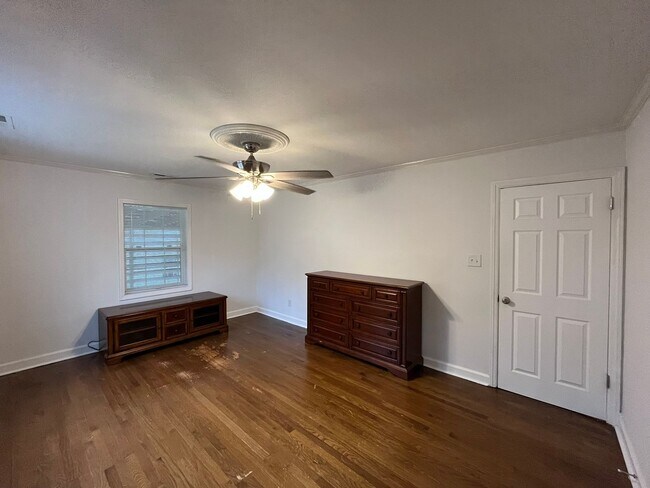 Building Photo - Newly Remodeled 3BD, 2BA Raleigh Home with Fenced Yard in Prime Location Near Downtown Raleigh, N...