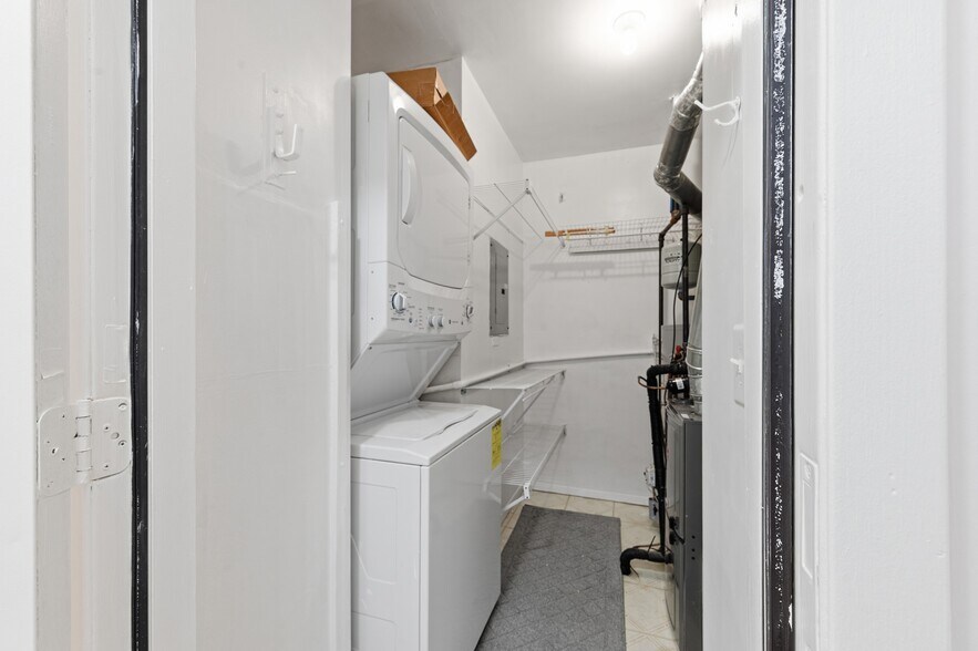 Building Photo - 763 Spring Lake Dr