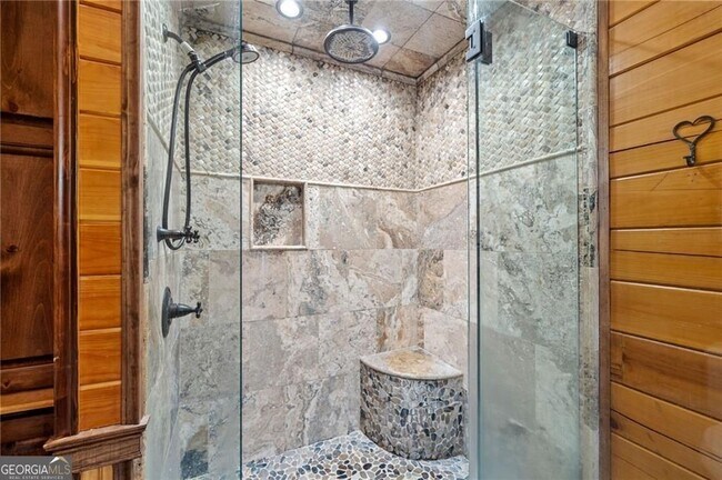 Building Photo - 5281 Laurel Ln