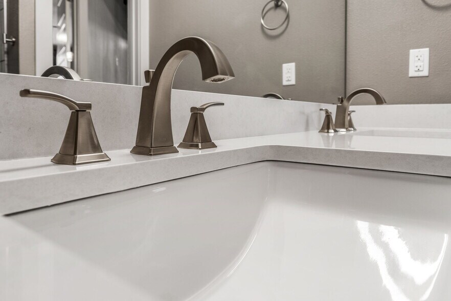 Building Photo - 901 9th St