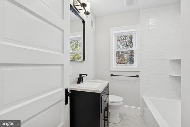 Building Photo - 2110 Bellemead Ave