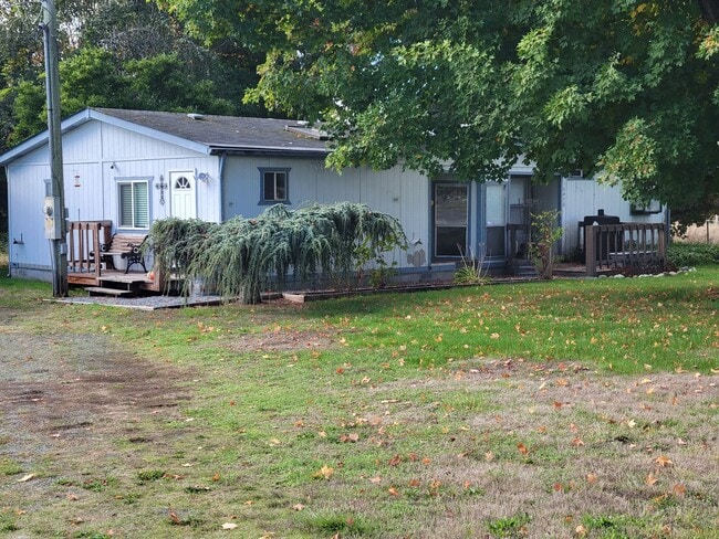 Building Photo - ****COMING SOON****  Country living in a clean, cozy home!