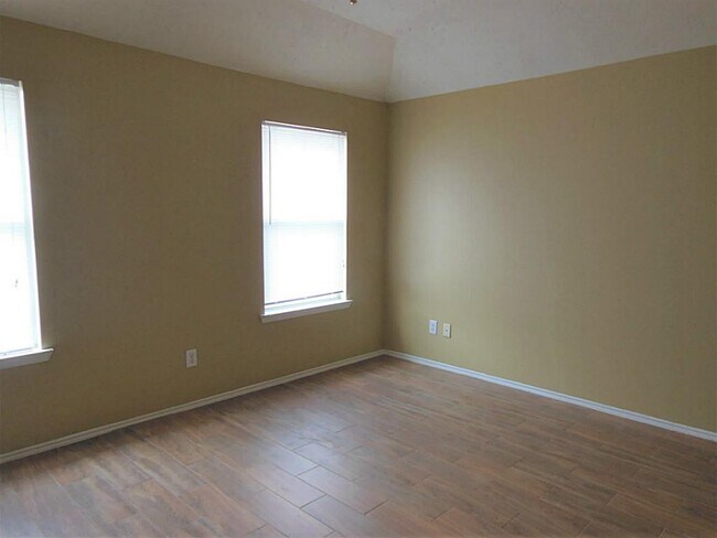 Building Photo - 1402 Sycamore Leaf Way