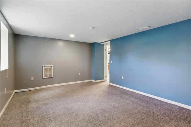 Building Photo - 12 White Oak Bend