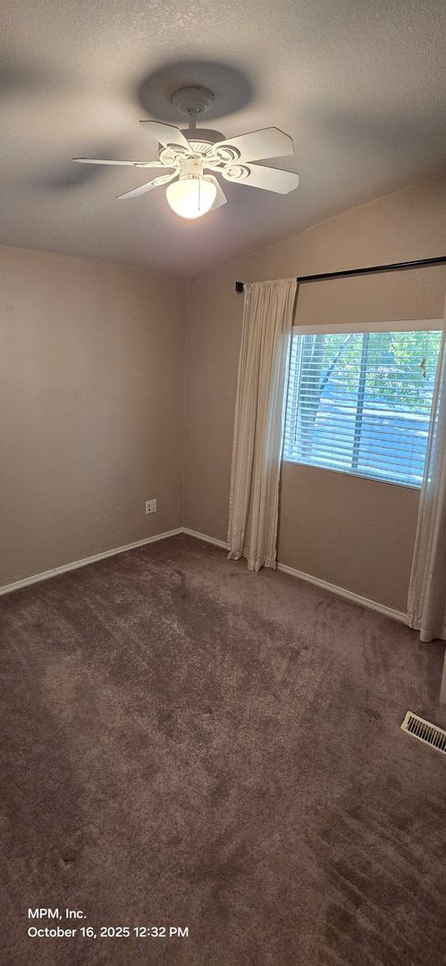 Building Photo - Large 3 bedroom home in the country