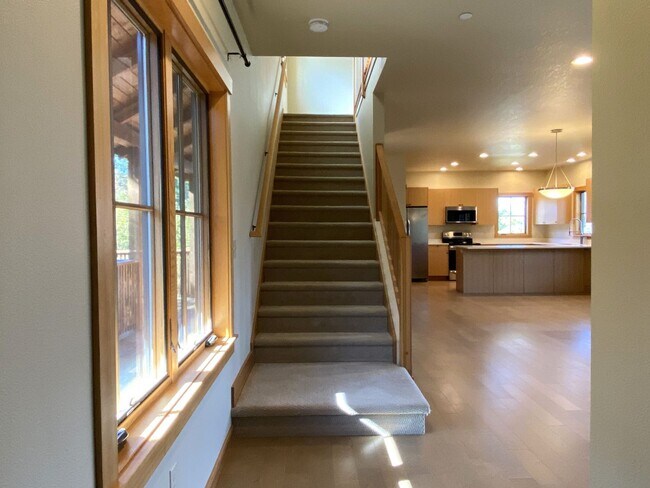 Building Photo - Perfection in Mosier