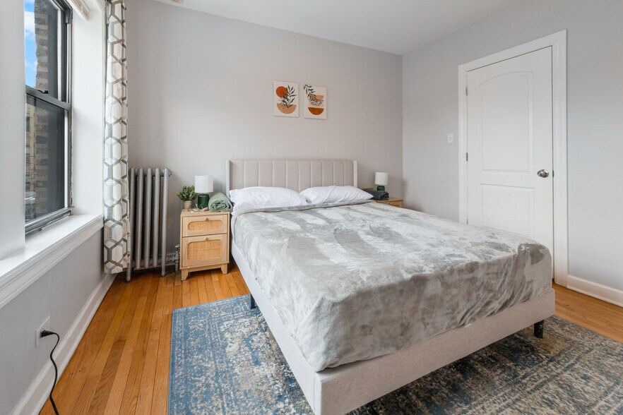 Building Photo - 6441 N Hamilton Ave