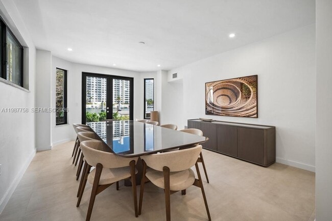 Building Photo - 5661 Pine Tree Dr